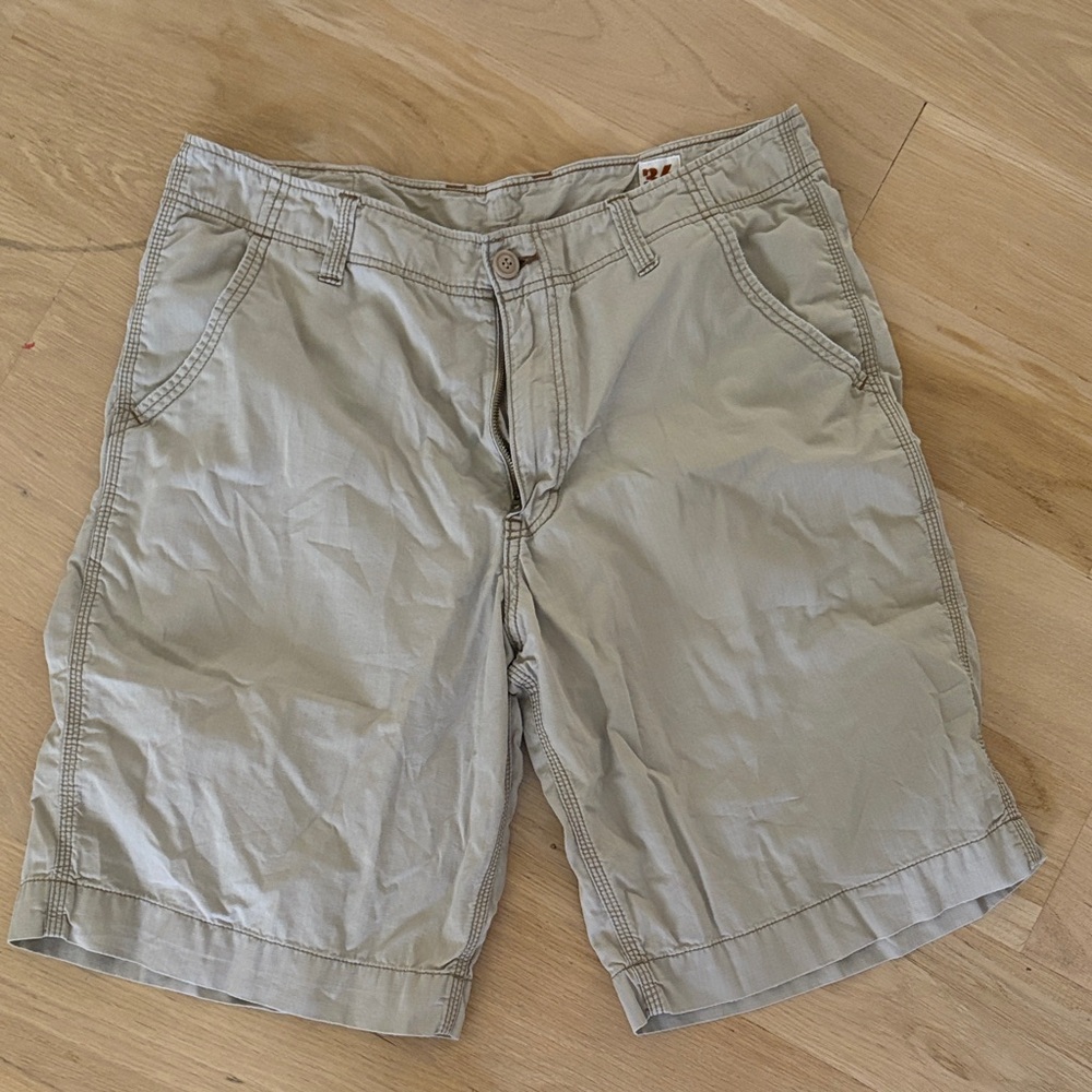 Lucky Brand Men's Light Gray Cargo Shorts